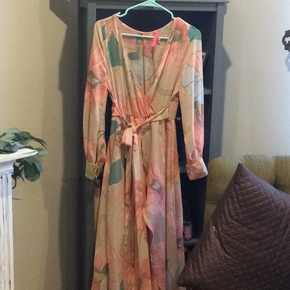 Xtaren Flowy Maxi Floral Dress w/ Tie Waist